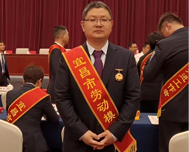 祝賀！微特工程師張艷波榮獲宜昌市“勞動(dòng)模范”稱號(hào)